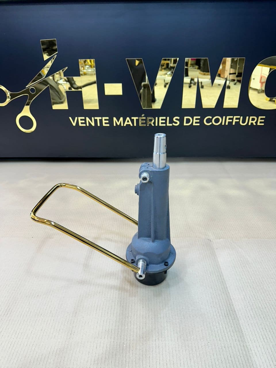 verra chaise bras gold